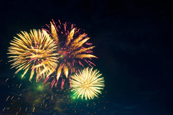 Fireworks on the background of the dark night sky. 4th July - American Independence Day — Stock Photo, Image