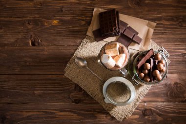 Lokum kaplı, nefis çikolatalı smoothie.