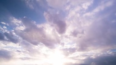 Gün batımında güzel bir gökyüzünün zamanı