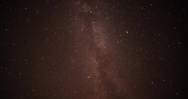Včasná noční hvězdná obloha s mléčnou dráhou — Stock video