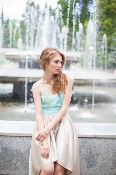 Vrouw in de stad — Stockfoto