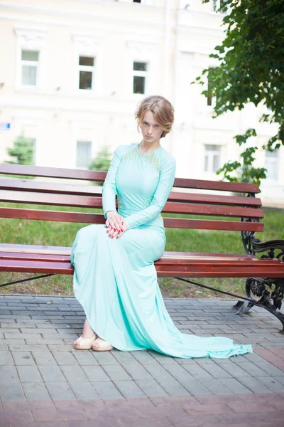 Young Woman outdoor — Stock Photo, Image