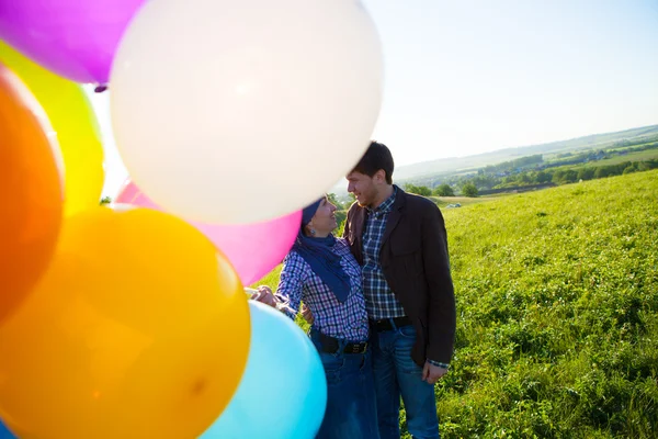 Jeune couple amour — Photo