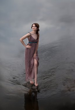 Göl kenarında kadınlar