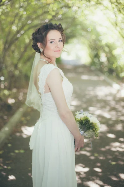 Sposa con bouquet — Foto Stock