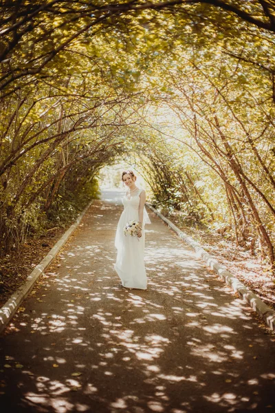 Vintage bride outdoors with bouquet — Stock Photo, Image