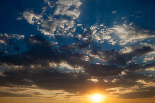 Schöner bunter Sonnenuntergang — Stockfoto