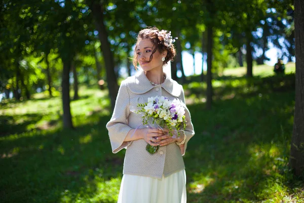 Mariée en plein air — Photo