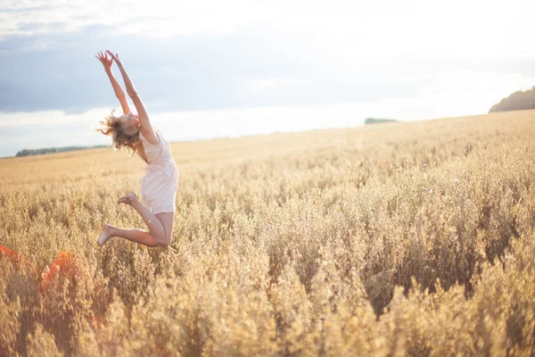 Women In Field — Stock Photo, Image