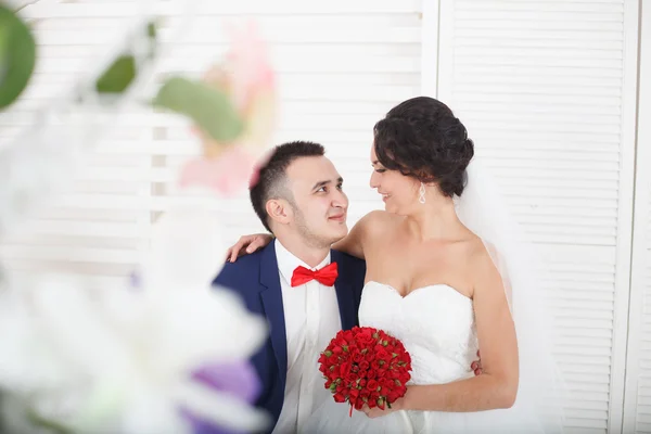 Casal recém-casado juntos — Fotografia de Stock