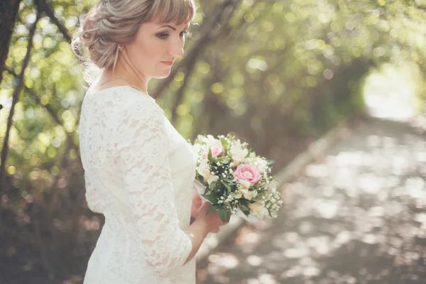 Retrato de una hermosa novia — Foto de Stock