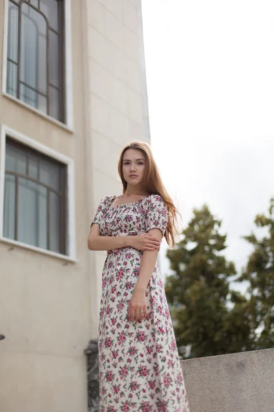 Hermoso retrato de mujer joven — Foto de Stock