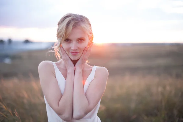 Happy woman in golden wheat — Stock Photo, Image