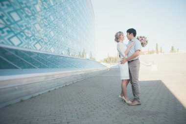 Evlilik çift romantik ortamda