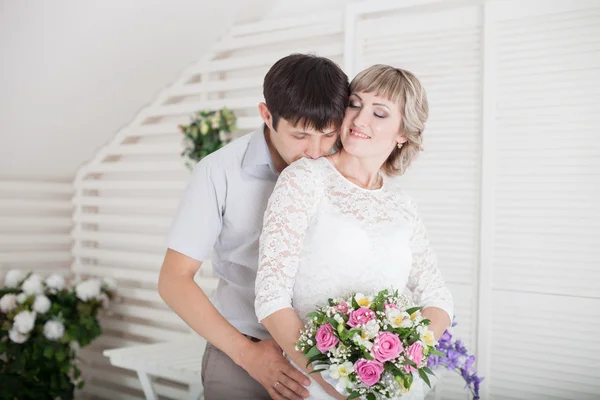 Bride and groom embracing — Stock Photo, Image