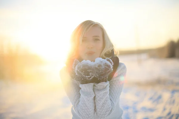 Retrato de Inverno de menina bonita — Fotografia de Stock