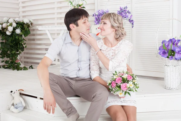 Man en vrouw op de huwelijksdag — Stockfoto