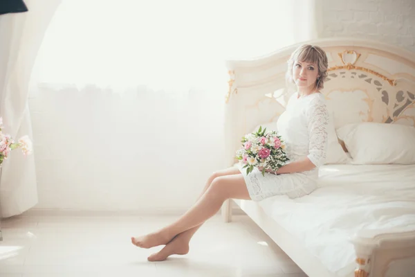 Young beautiful bride — Stock Photo, Image