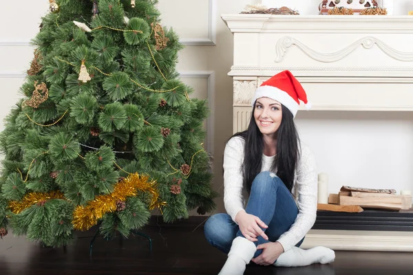 Bella giovane donna a Vigilia di Natale — Foto Stock