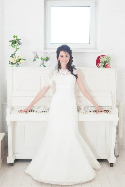 Sposa allegra — Foto Stock