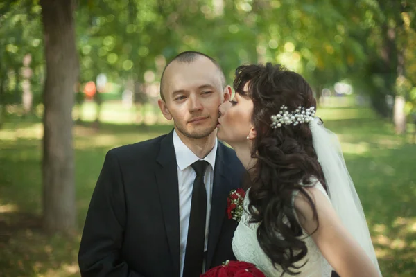 Mariée et marié à la cérémonie de mariage — Photo