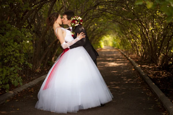 Noiva e noivo em ceramonia de casamento — Fotografia de Stock