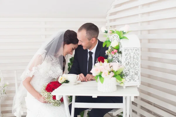 Gelin ve damat düğün gününde — Stok fotoğraf