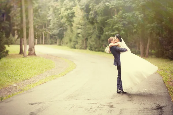 Recién casados el día de la boda — Foto de Stock