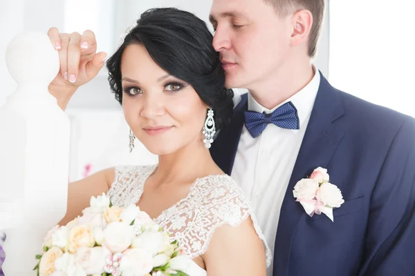 Recién casados el día de la boda — Foto de Stock