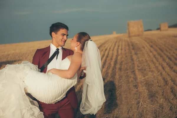 Sposi il giorno del matrimonio . — Foto Stock