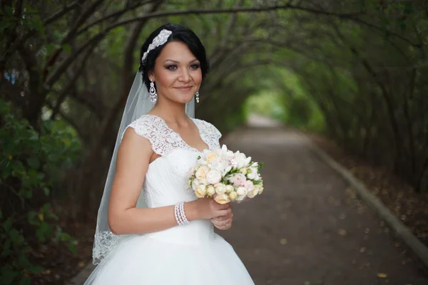 Beautiful bride — Stock Photo, Image