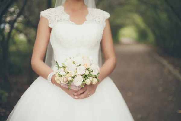 Beautiful bride — Stock Photo, Image