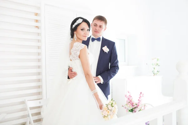 Recién casados el día de la boda —  Fotos de Stock