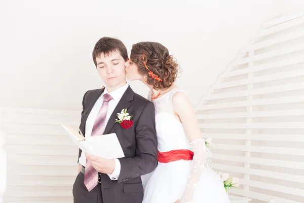 Recién casados el día de la boda — Foto de Stock