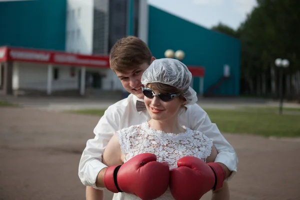 Recém-casados no dia do casamento . — Fotografia de Stock