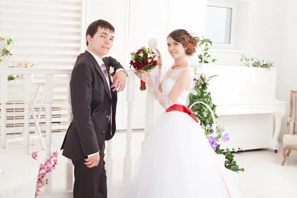 Brautpaar am Hochzeitstag — Stockfoto