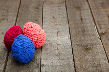 renkli süslü Paskalya yumurtaları