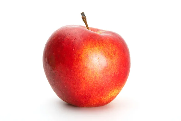 고립 된 아름 다운 신선한 빨간 사과 — 스톡 사진