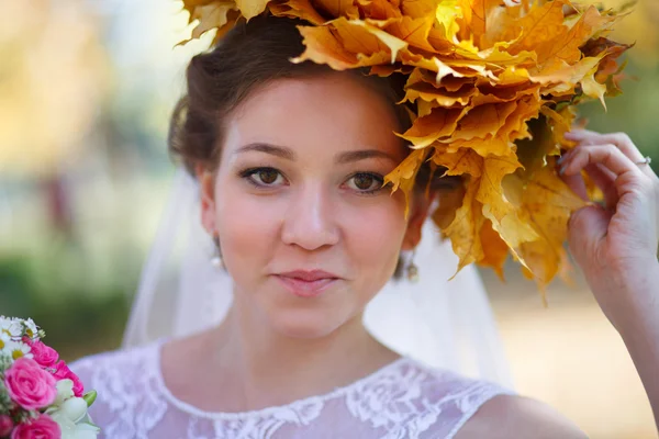 Beautiful bride with baloons — Stock Photo, Image