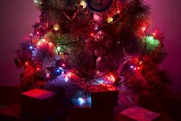 Krásně zdobené vánoční stromeček — Stock fotografie