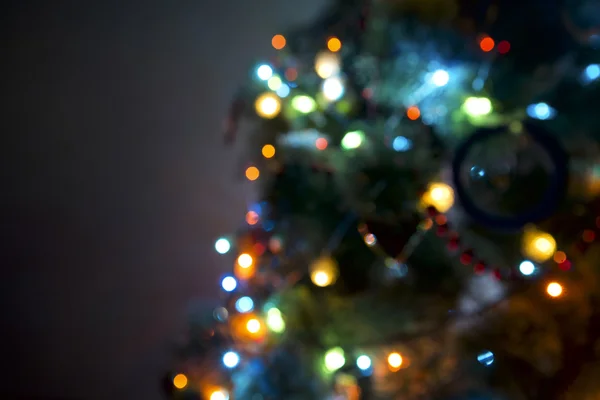 Kerstboom lichten op zwart — Stockfoto