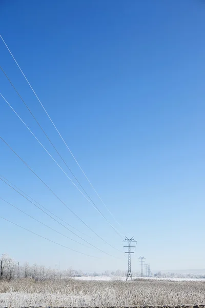 Winter industrial landscape high-voltage lines — Stock Photo, Image