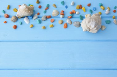 Spa taşlar tablo açık renkli ve geniş deniz kabuğu