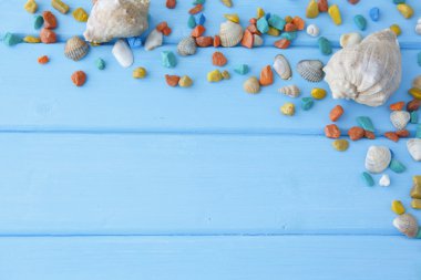 Spa taşlar tablo açık renkli ve geniş deniz kabuğu