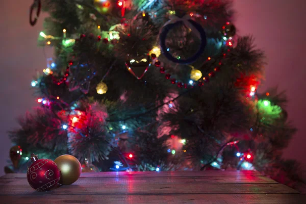 Noël fond de vacances avec table de terrasse en bois vide sur bokeh . — Photo