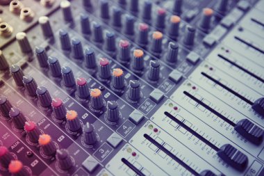 Müzik stüdyo karıştırıcı denetimi