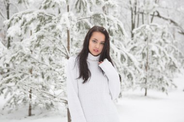 Güneş ayaz sahne altında