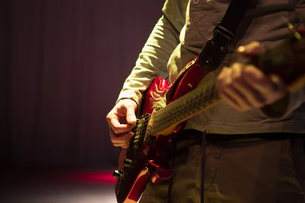 Close up shot of  man a guitar playing — Stock Photo, Image