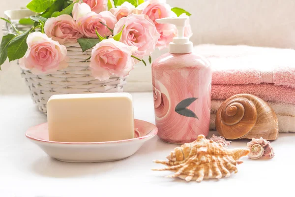 Pink roses, soap, towels and seashells arrangement — Stock Photo, Image