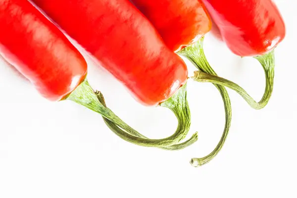 Chili pepper na světlém pozadí, makro snímek — Stock fotografie